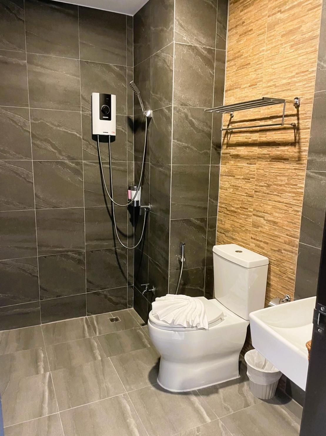 Terminal 58 Hotel Ban Mut Dok Khao Екстериор снимка